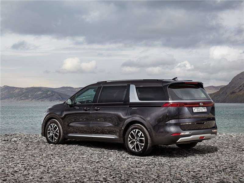 Фото KIA Carnival - Kia Carnival (2021) вид сзади