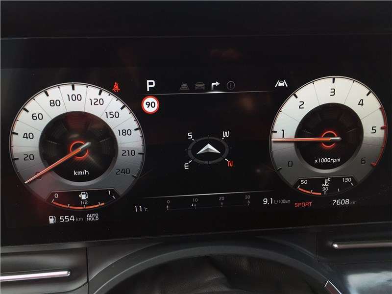 Фото KIA Carnival - В режиме Sport картинка становится более контрастной