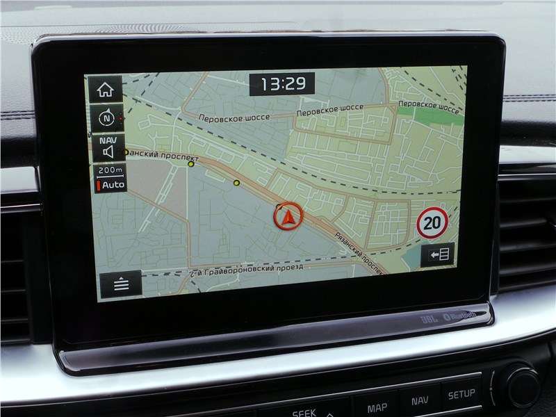 Фото KIA Ceed - Центральный дисплей на торпедо – 8-дюймовый, сенсорный, с отличным качеством изображения и внятной системой навигации