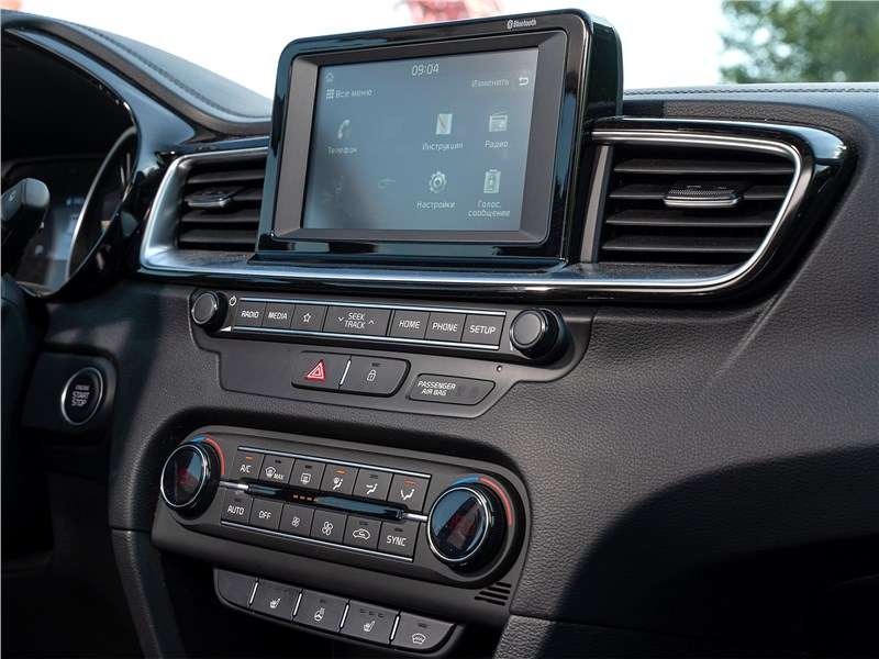 Фото KIA Ceed - Kia Seed SW 2019 центральная консоль