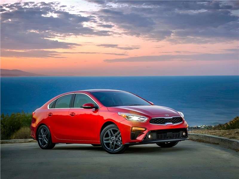 Фото KIA Cerato - Kia Cerato 2019 вид спереди сбоку