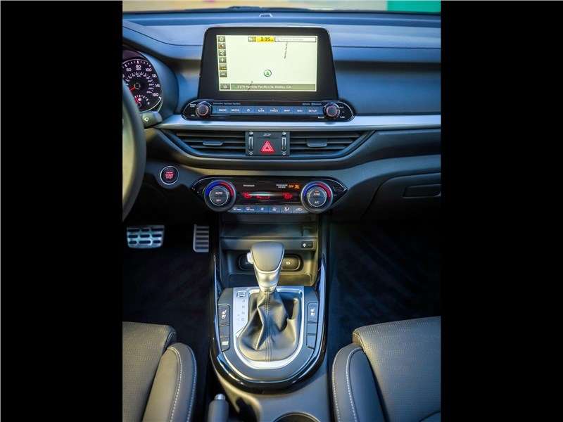 Фото KIA Cerato - Kia Cerato 2019 Центральная консоль