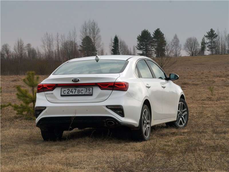 Фото KIA Cerato - Kia Cerato 2019 вид сзади