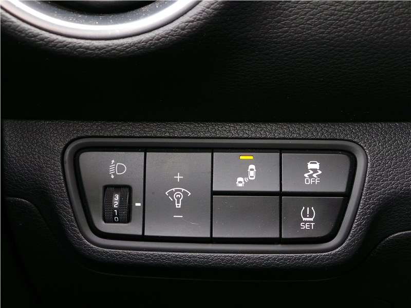 Фото KIA Cerato - Вот эти кнопки, пользуешься этими функциями нечасто, поэтому их и вынесли на второстепенное место