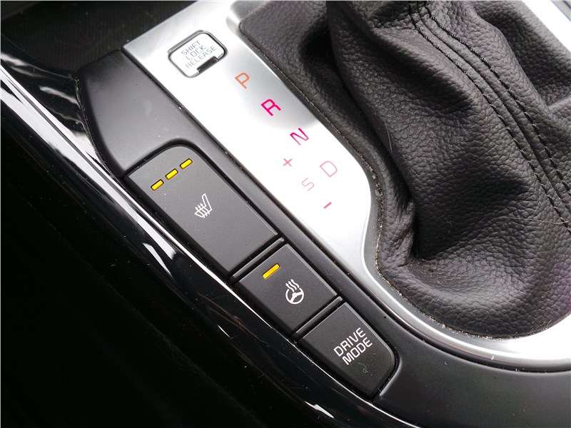 Фото KIA Cerato - Кнопка Drive node существенно меняет характер автомобиля. Особенно ярко выражены режимы ECO и Sport