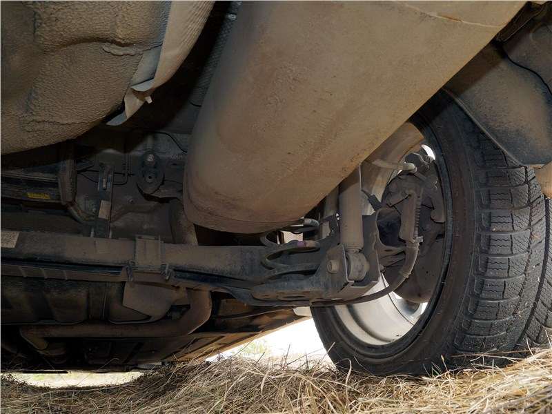 Фото KIA Cerato - В задней подвеске применена тщательно продуманная скручиваемая балка. Автомобиль радует управляемостью