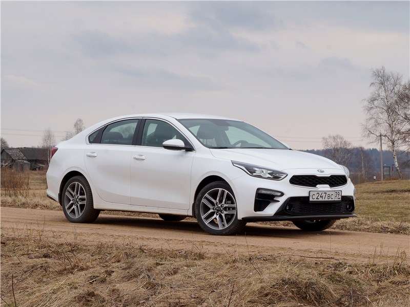 Фото KIA Cerato - Kia Cerato 2019 вид сбоку
