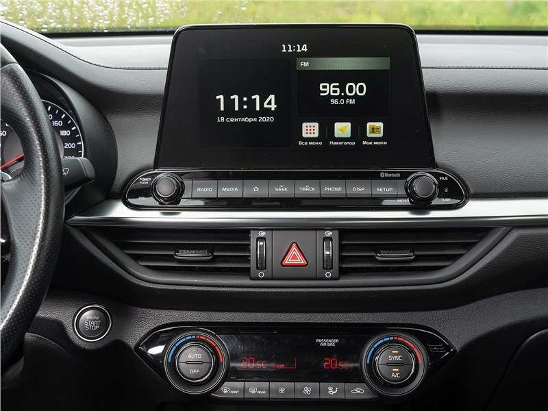 Фото KIA Cerato - Kia Cerato 2019 центральная консоль