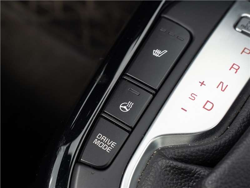 Фото KIA Cerato - Клавишей Drive Mode задаются предустановки режимов Eco, Comfort и Smart
