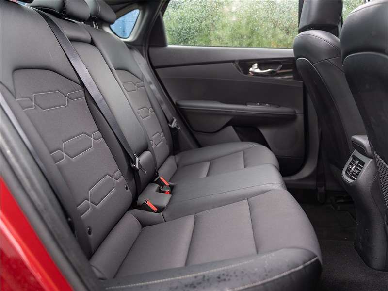 Фото KIA Cerato - Kia Cerato 2019 задний диван