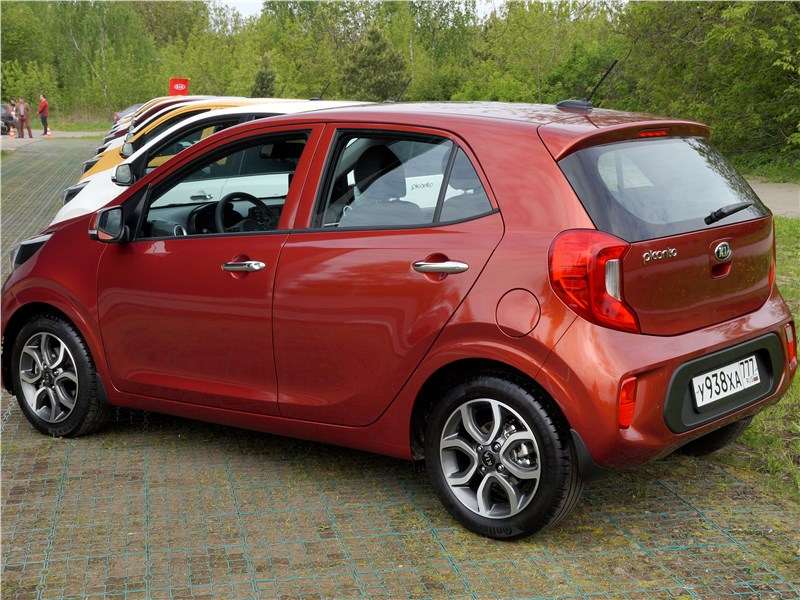 Фото KIA Picanto - Kia Picanto 2017 вид сбоку