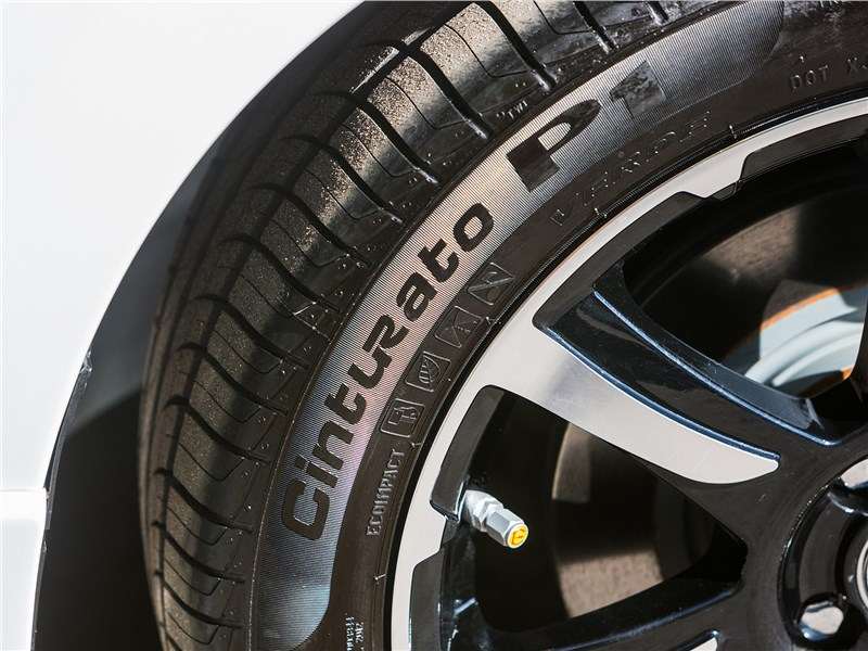 Фото Lada Kalina NFR - Kalina NFR идет с завода на покрышках Pirelli Cinturato P1 размерности 205/40 R17 