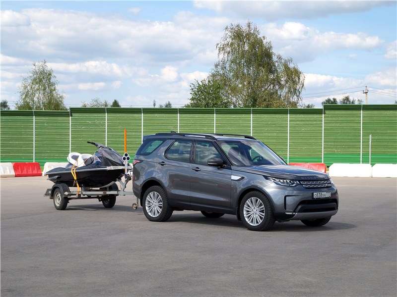 Фото Land Rover Discovery - Специальная контрастная метка позволяет автомобилю лучше «видеть» прицеп,…