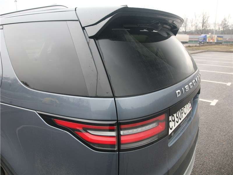 Фото Land Rover Discovery - Формы продолжают становиться все более округлыми - таков новый стиль моделей Land Rover