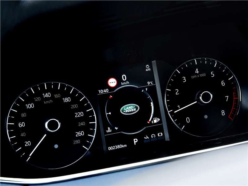 Фото Land Rover Range Rover Evoque - Приборка» в зависимости от комплектации предлагается в аналоговом или цифровом формате