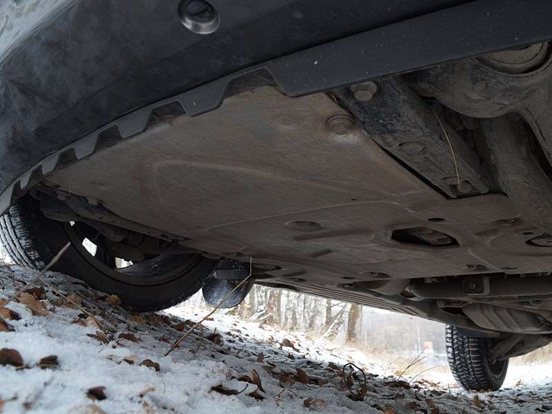 Фото Land Rover Range Rover LWB - Моторный отсек защищен мощным алюминиевым листом