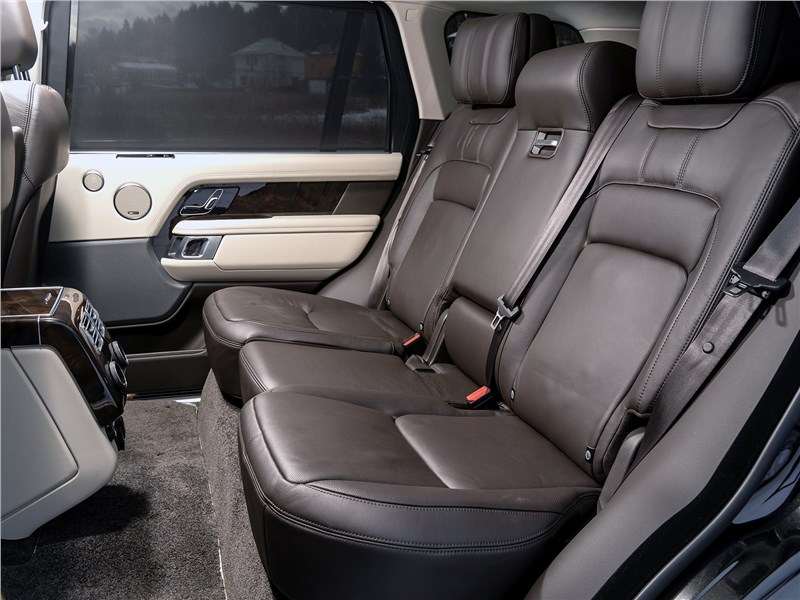 Фото Land Rover Range Rover LWB - На втором ряду – королевский простор