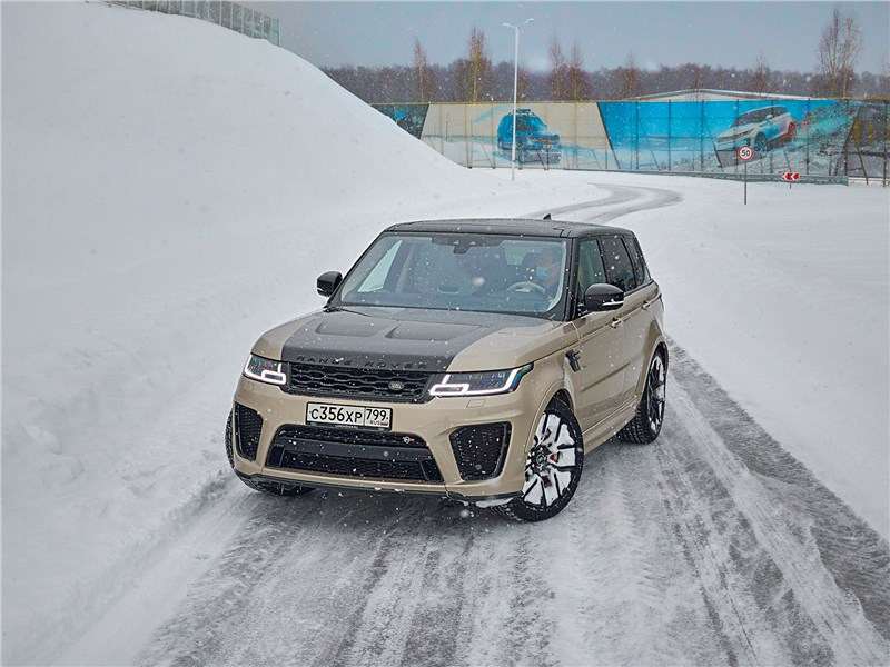 Фото Land Rover Range Rover Sport - Land Rover Range Rover Sport SVR (2018) вид спереди