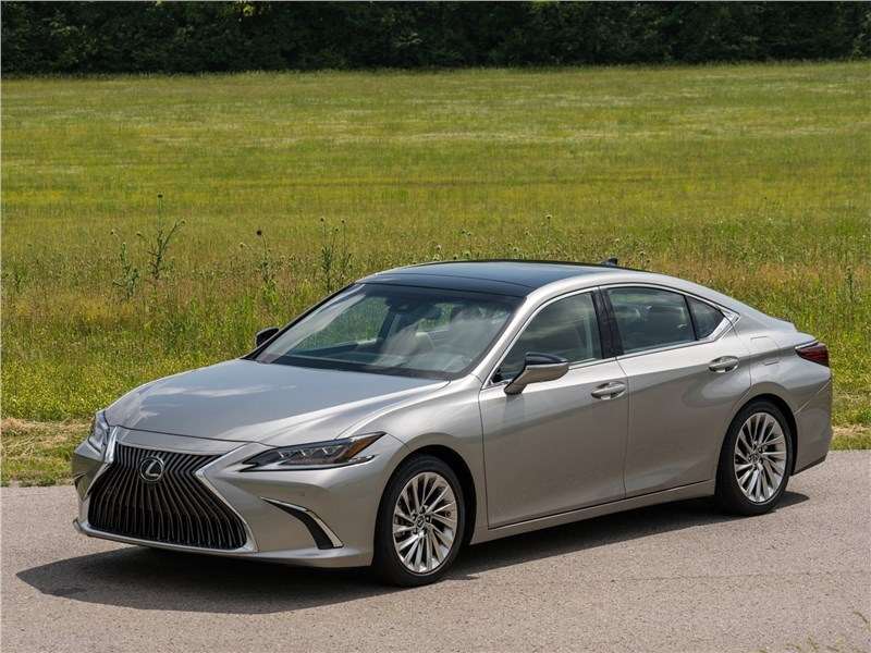 Фото Lexus ES - Lexus ES 2019 вид спереди
