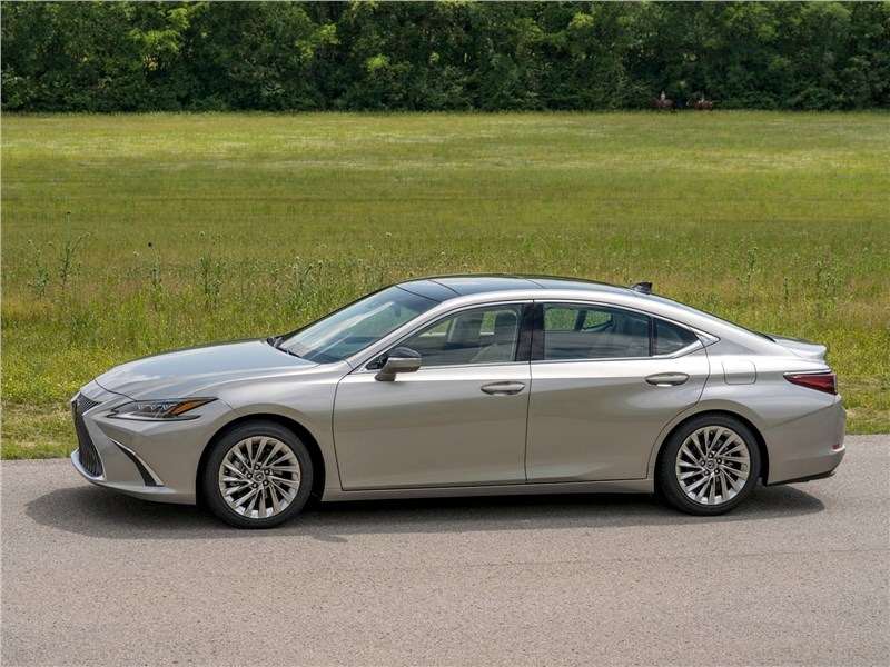Фото Lexus ES - Lexus ES 2019 вид сбоку