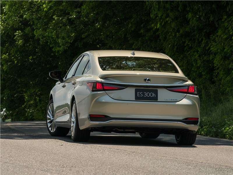 Фото Lexus ES - Lexus ES 2019 вид сзади