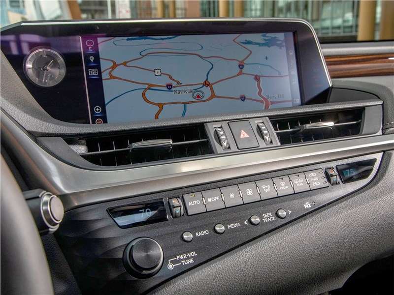 Фото Lexus ES - Lexus ES 2019 центральная консоль