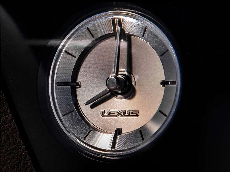 Фото Lexus ES - Lexus ES 2019 часы