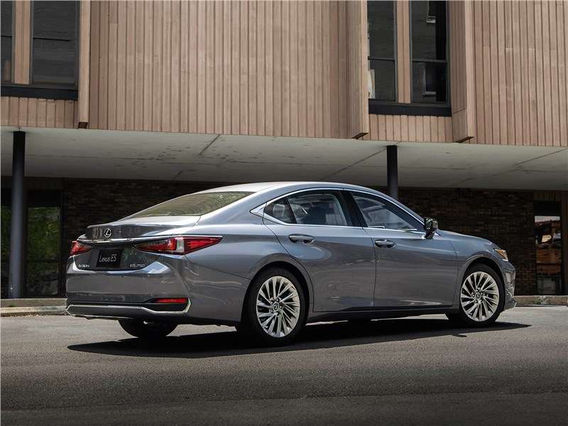 Фото Lexus ES - Lexus ES 2019 вид сзади