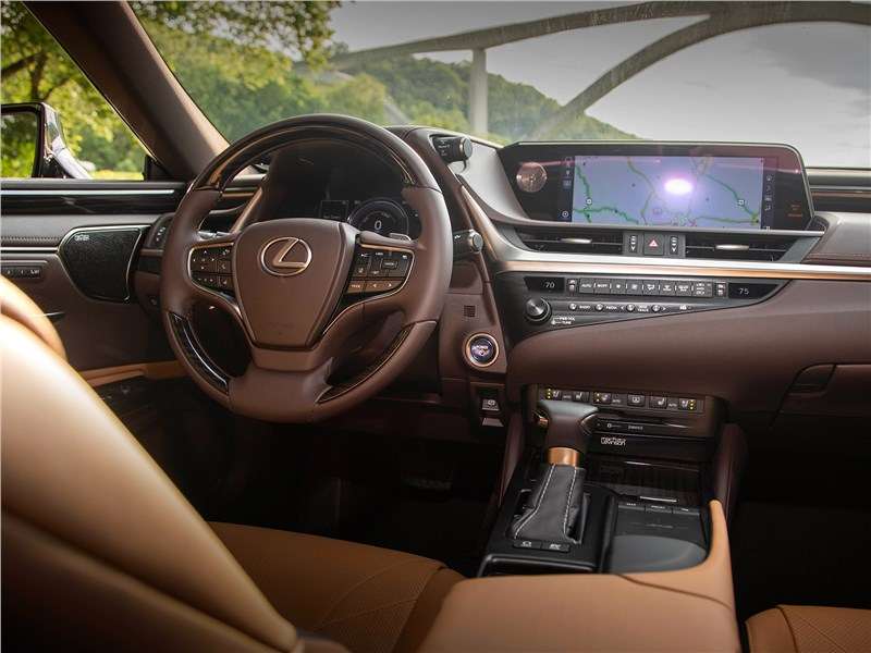 Фото Lexus ES - Сложные поверхности доставляют эстетическое удовольствие. Куда ни глянь – сплошной авангардизм