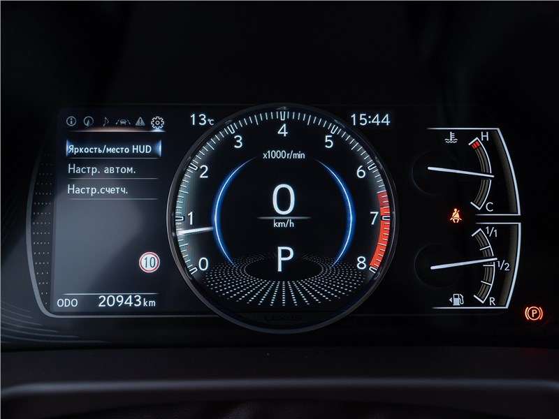Фото Lexus ES - «Приборка» совмещает виртуальные циферблаты с аналоговыми