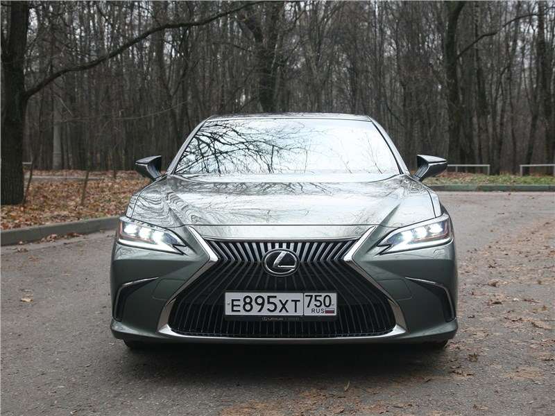 Фото Lexus ES - Lexus ES (2019) вид спереди