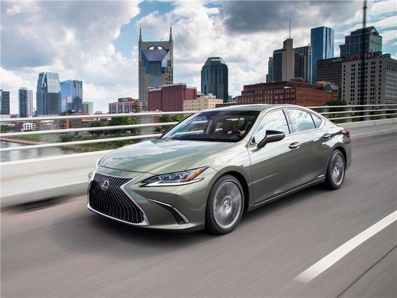 Фото Lexus ES - Lexus ES (2019) вид спереди