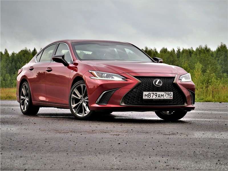 Фото Lexus ES - Lexus ES (2019) вид спереди