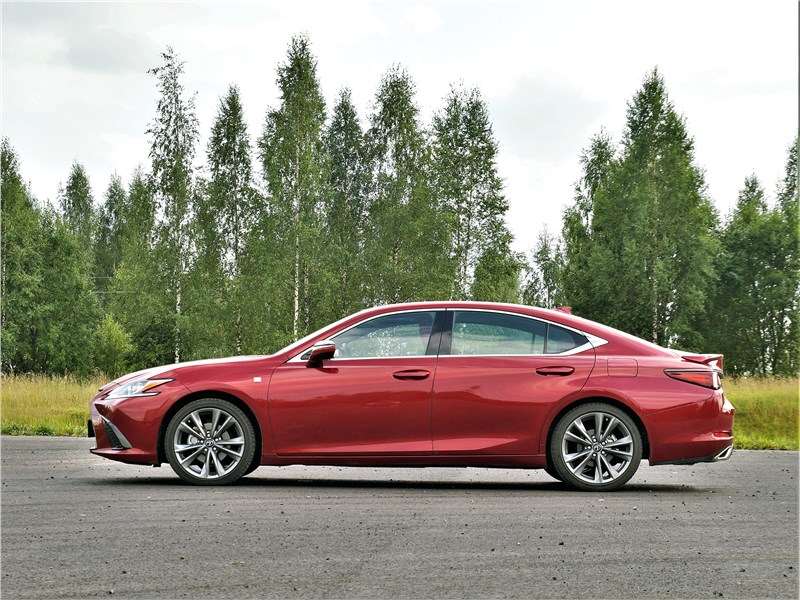 Фото Lexus ES - Lexus ES (2019) вид сбоку