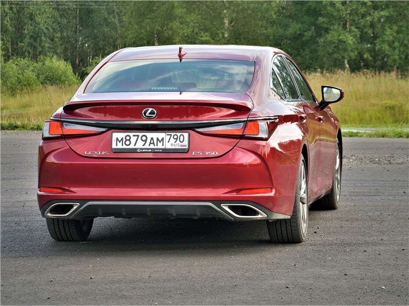 Фото Lexus ES - Lexus ES (2019) вид сзади