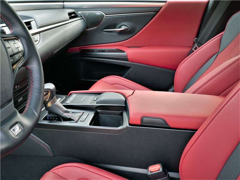 Фото Lexus ES - Вот так отделан центральный туннель между передними креслами