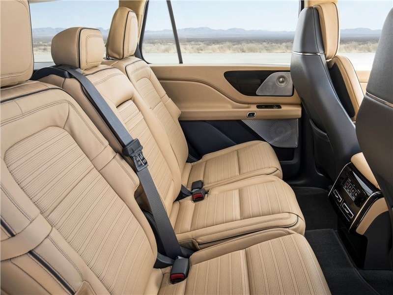 Фото Lincoln Aviator - Lincoln Aviator Concept 2018 диван второго ряда