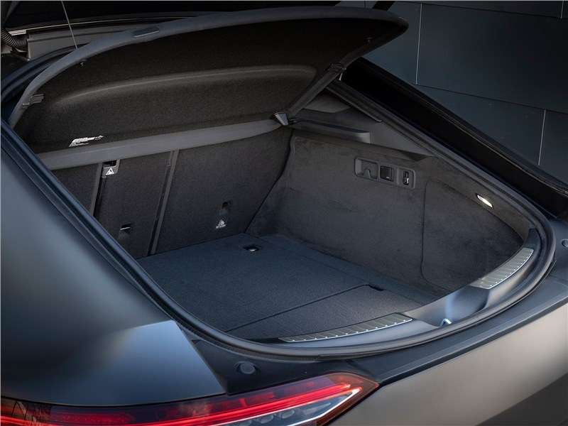 Фото Mercedes-Benz AMG GT 4-Door Coupe - Багажник очень просторный – ведь это хэтчбек