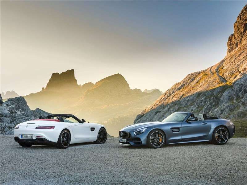 Фото Mercedes-Benz AMG GT C - Mercedes-AMG GT C Roadster 2017 вид спереди и сзади