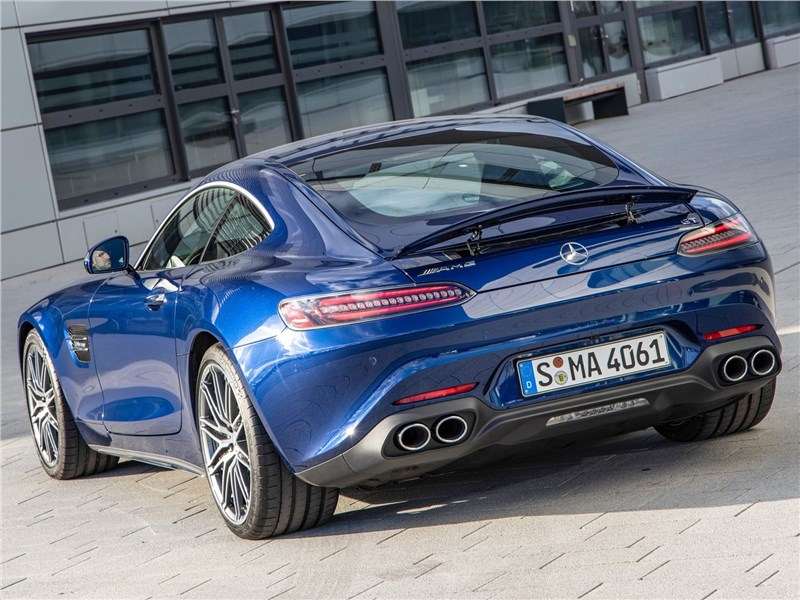 Фото Mercedes-Benz AMG GT - Mercedes-Benz AMG GT 2020 вид сзади