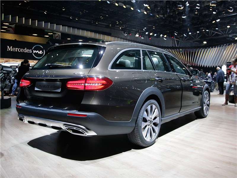 Фото Mercedes-Benz E-Class All-Terrain - Mercedes-Benz E-Klasse All-Terrain 2017 вид сзади