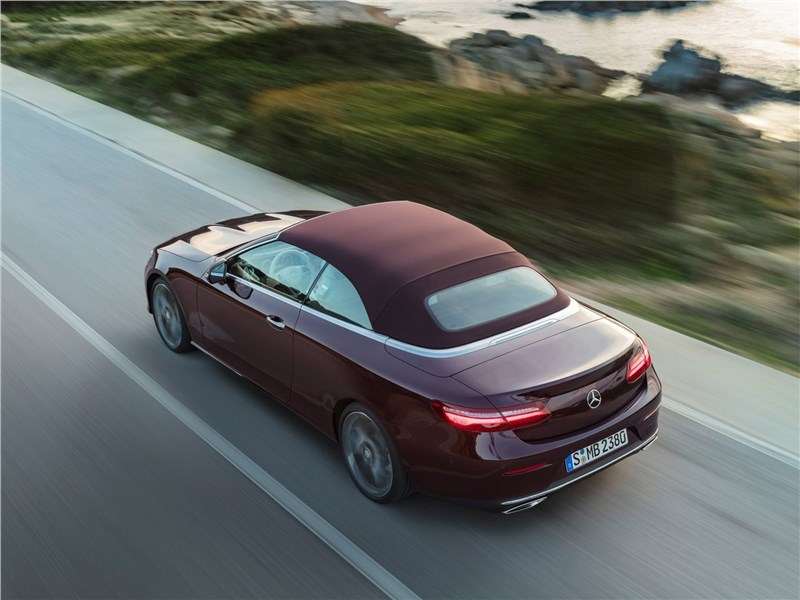 Фото Mercedes-Benz E-Class - Mercedes-Benz E-Class Cabriolet 2018 вид сзади сверху
