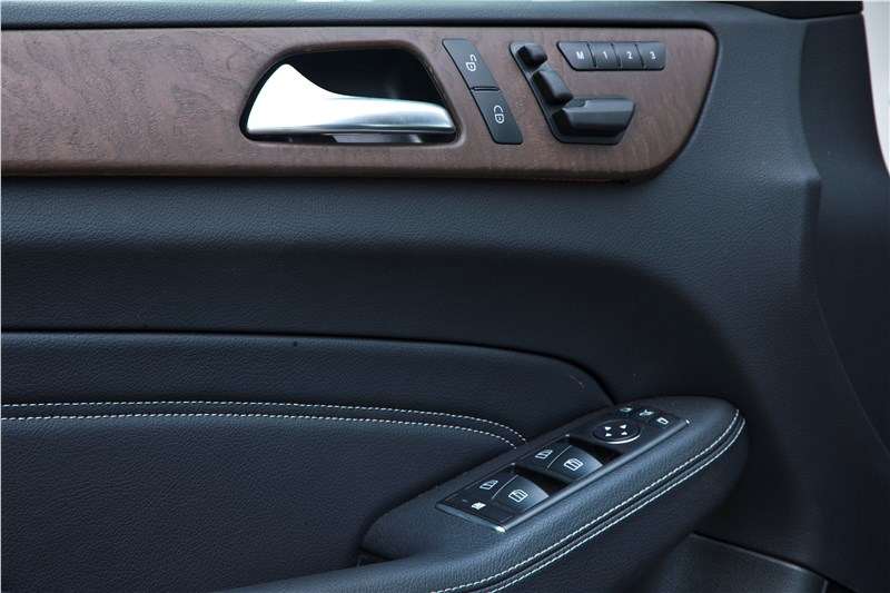 Фото Mercedes-Benz M-Class - Mercedes-Benz M-klasse 2012 водительское кресло с памятью