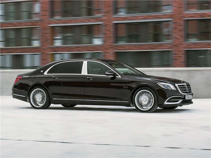 Фото Mercedes-Benz S-Class Maybach - Mercedes-Maybach S 450 4Matic 2018 вид сбоку спереди