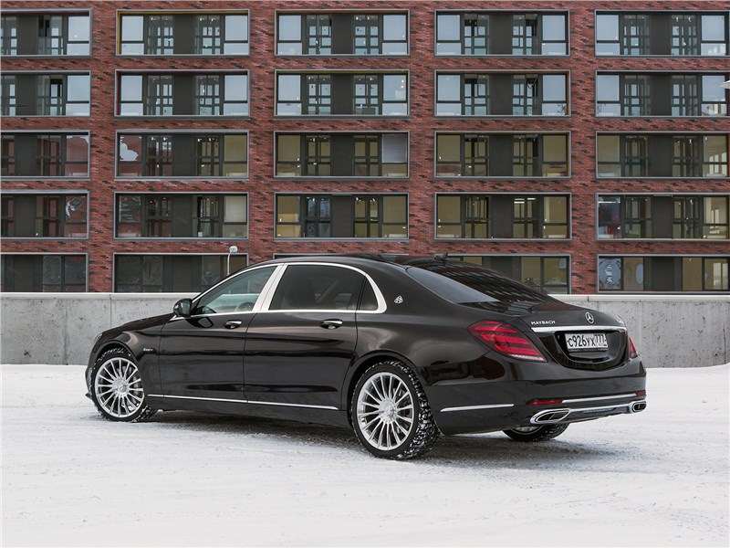 Фото Mercedes-Benz S-Class Maybach - Mercedes-Maybach S 450 4Matic 2018 вид сбоку сзади