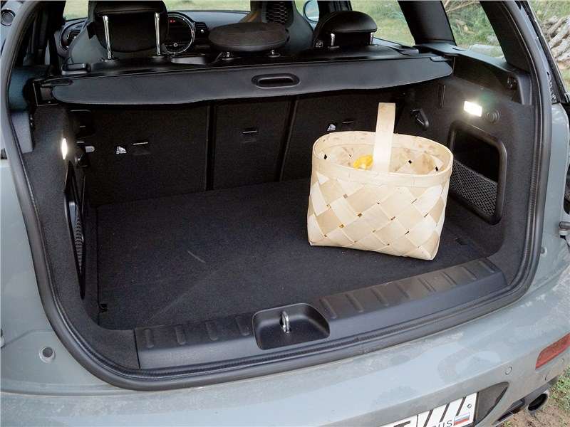 Фото MINI Clubman - Номинальный объем багажника новой модели Clubman составляет 360 л