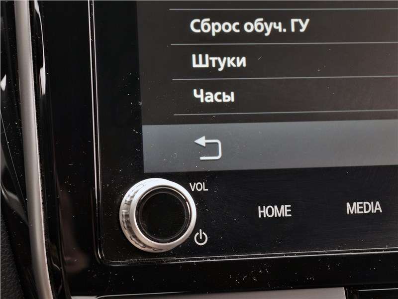 Фото Mitsubishi ASX - А вот интересный пункт меню ММС — «Штуки». Что он скрывает? На самом деле, просто предлагает выбор единиц измерения