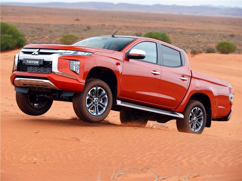 Фото Mitsubishi L200 - Mitsubishi L200 2020 вид сбоку