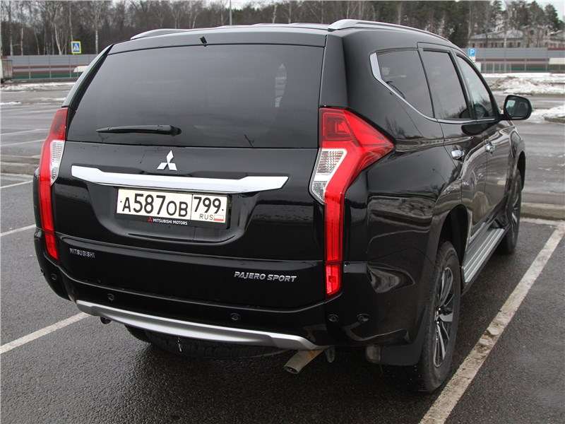 Фото Mitsubishi Pajero Sport - Mitsubishi Pajero Sport 2020 вид сзади