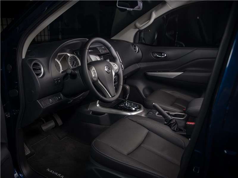 Фото Nissan Navara - Nissan Navara 2020 передние кресла